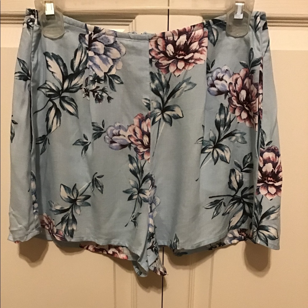 Show Me Your Mumu Shorts Size Small